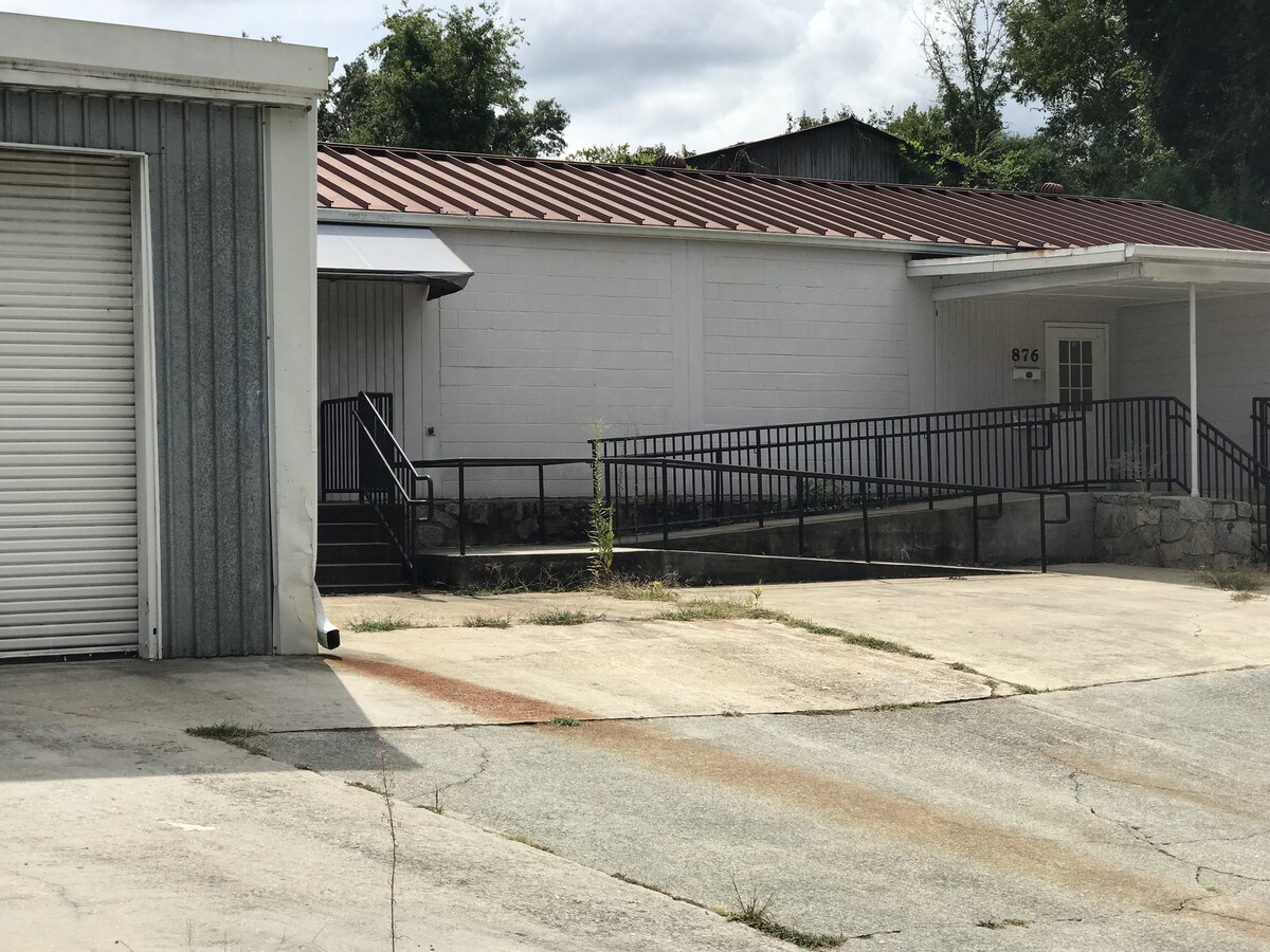 876 Montreal Rd, Clarkston, GA 30021