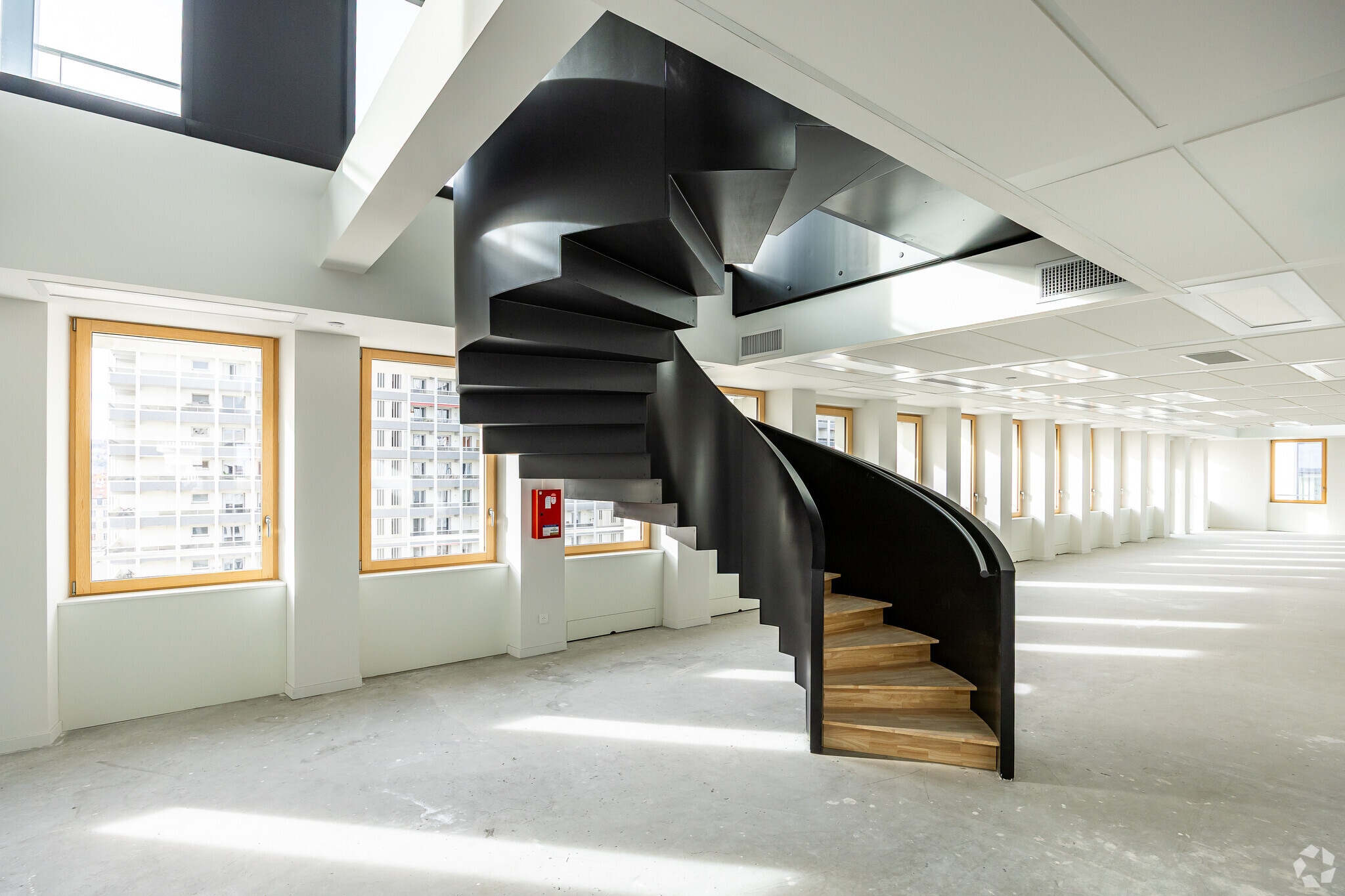 Office in 3 Rue Des Cuirassiers, Lyon for lease Interior Photo- Image 1 of 18