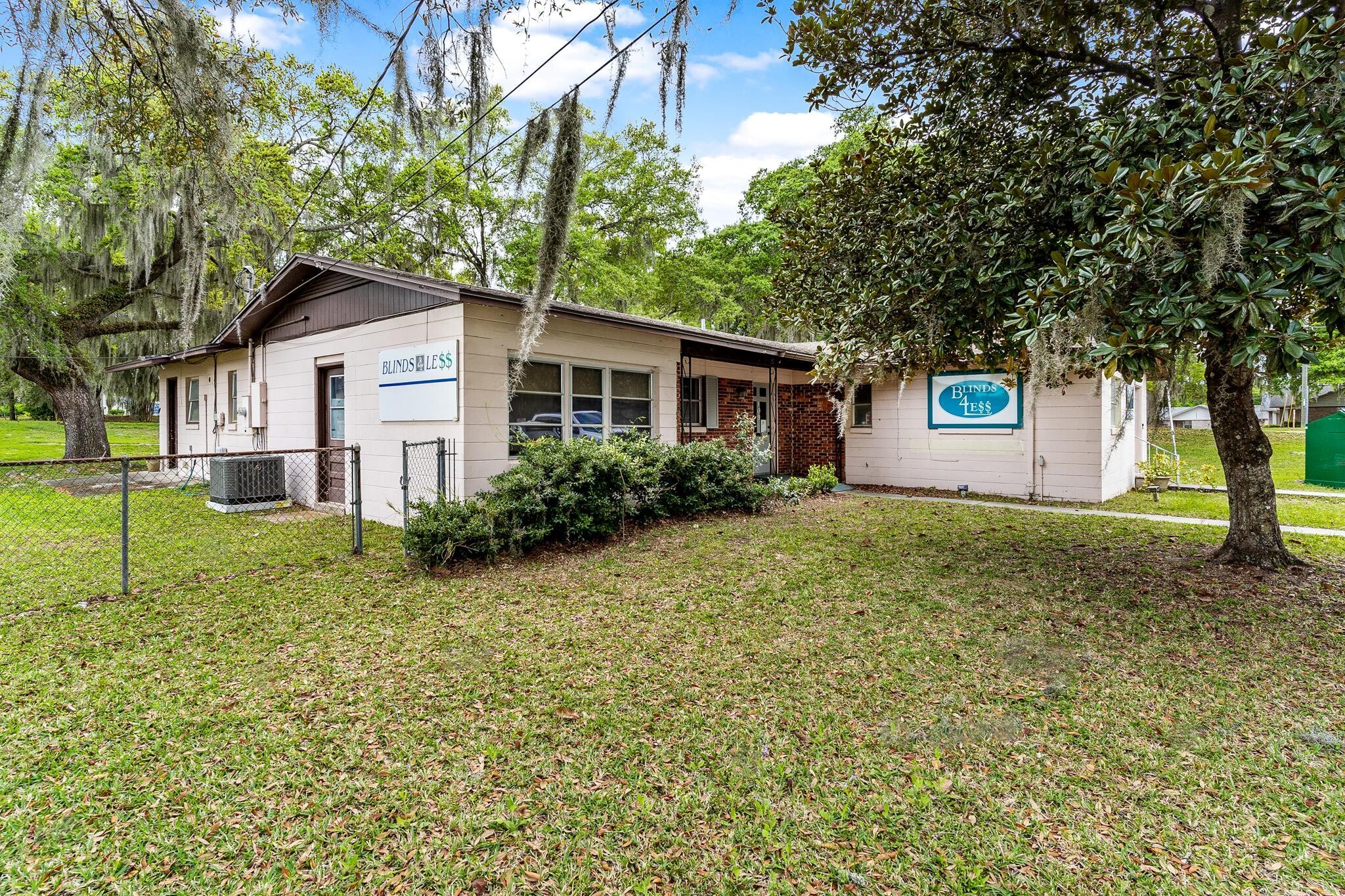 109 W Lakeview St, Lady Lake, FL for lease Building Photo- Image 1 of 5