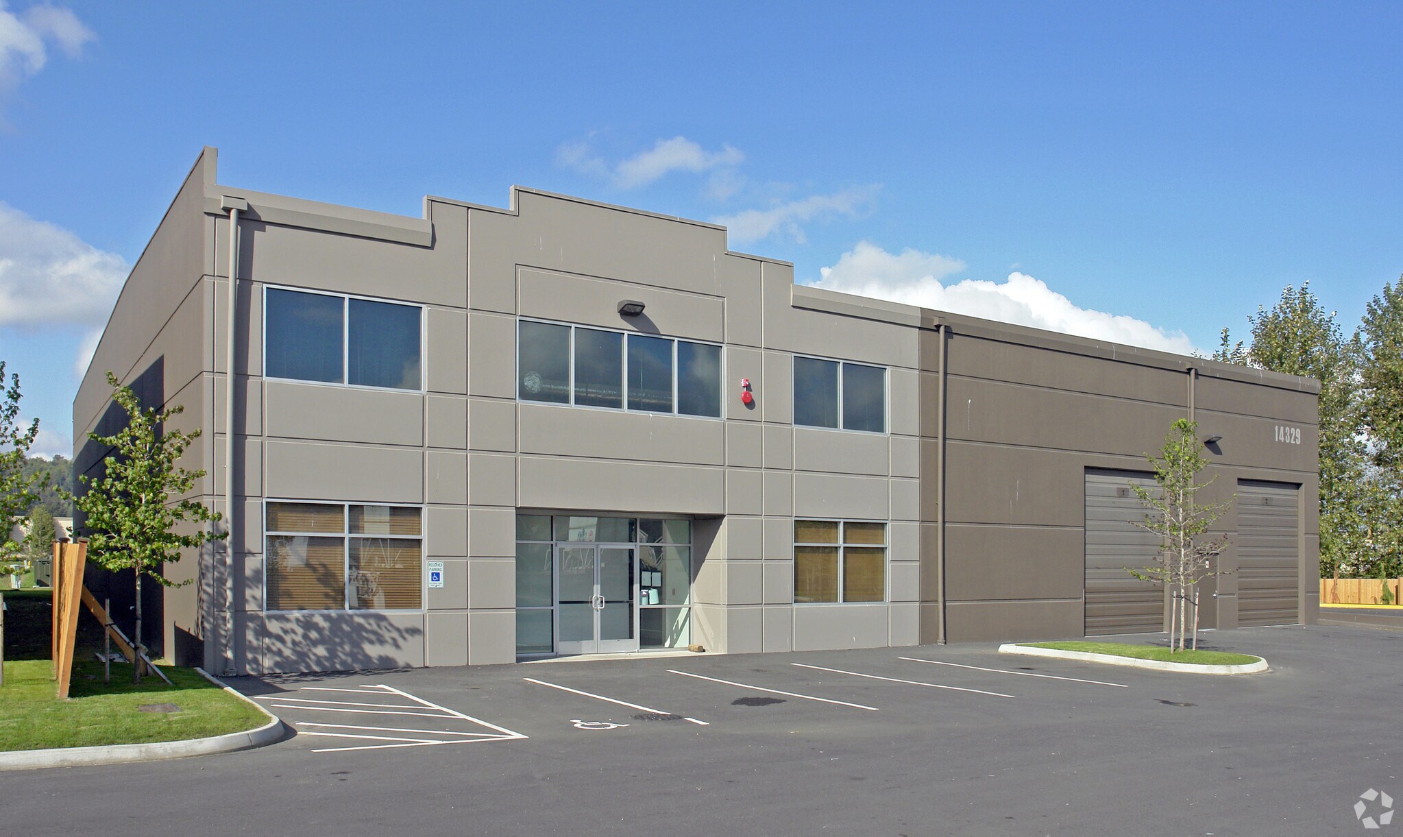 14329 32nd St E, Sumner, WA for sale Primary Photo- Image 1 of 1