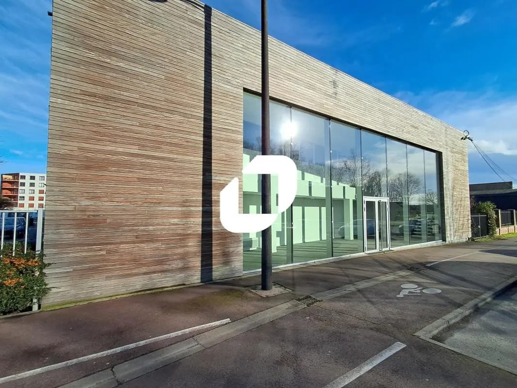 Retail in Tourcoing for lease Building Photo- Image 1 of 10
