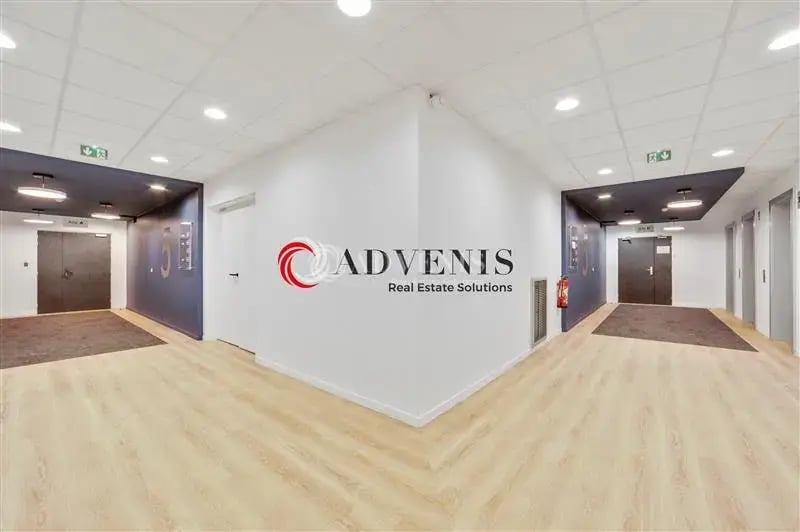 Office in Villepinte for lease Interior Photo- Image 1 of 8