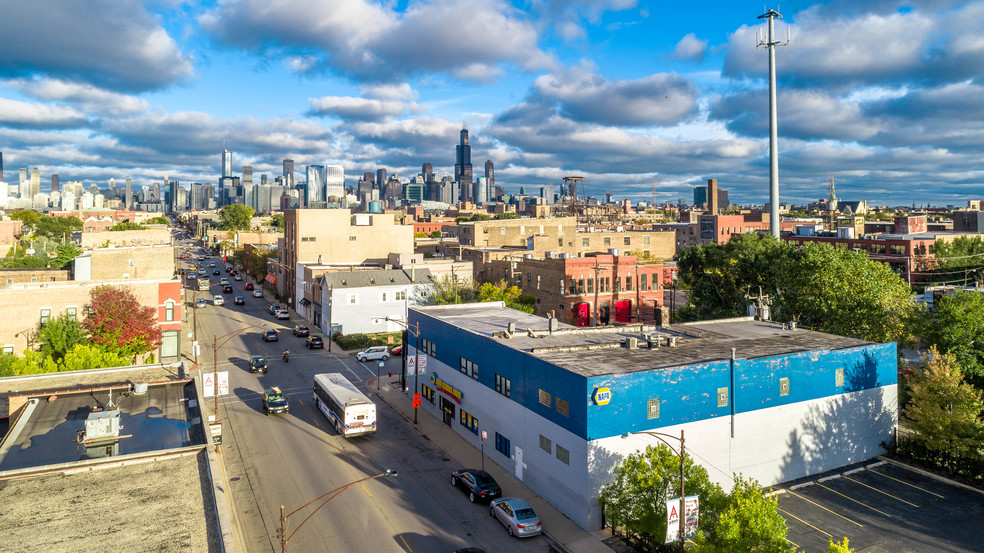 1909 W Grand Ave, Chicago, IL for sale - Primary Photo - Image 1 of 1