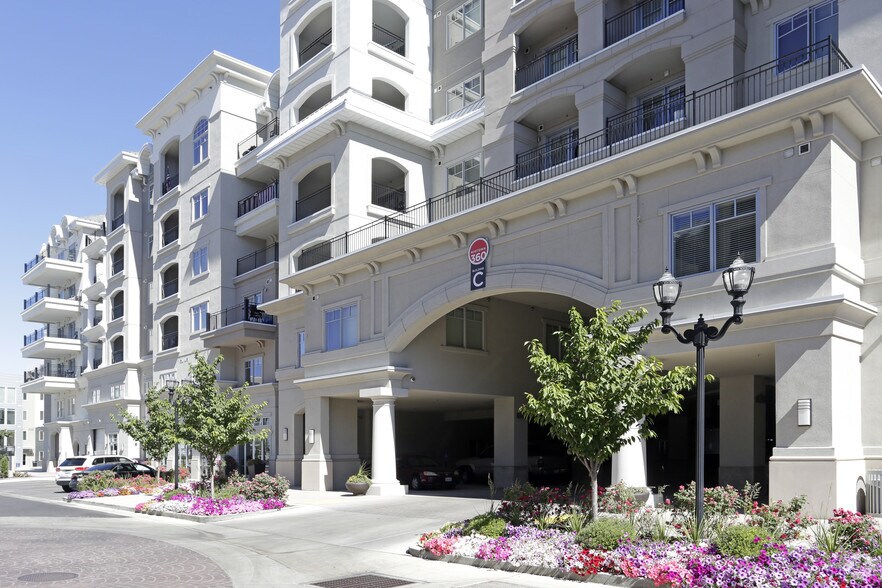 360 S State St, Orem, UT for lease - Building Photo - Image 2 of 3