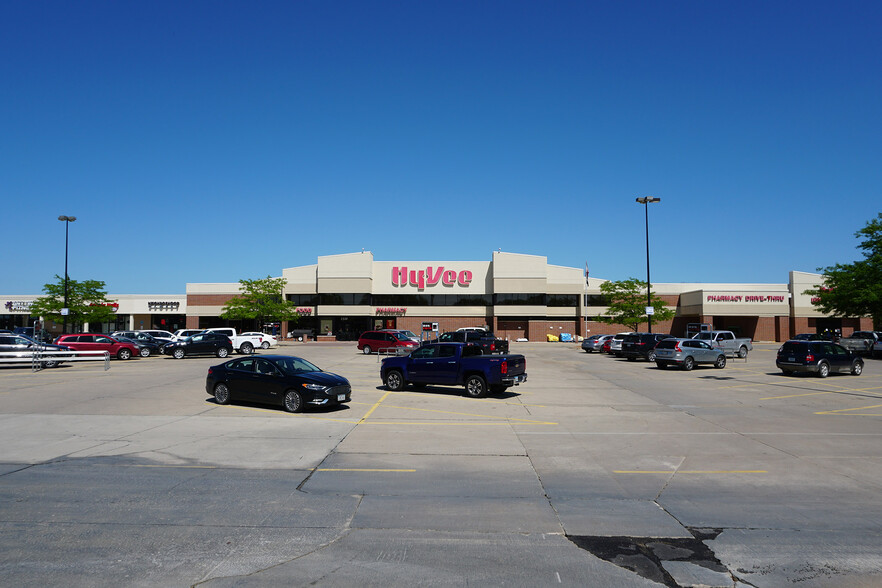 1201-1311 4th St SW, Waverly, IA for lease - Building Photo - Image 1 of 6