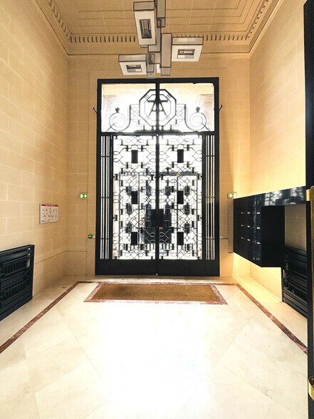 98 Rue De Sèvres, Paris for lease - Lobby - Image 3 of 8