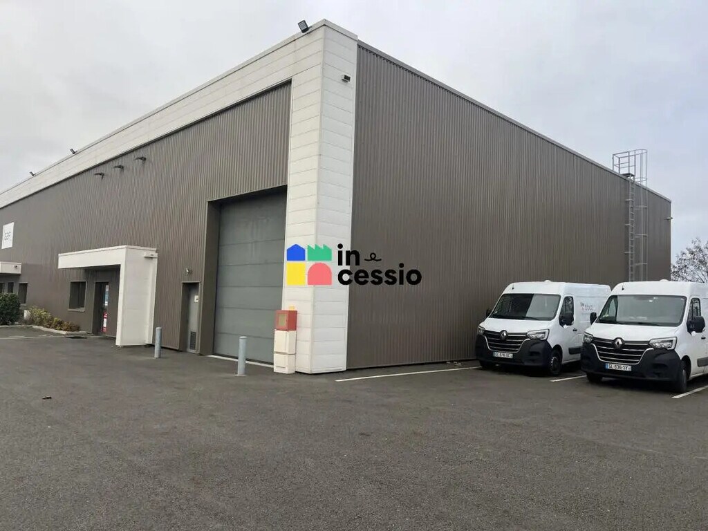 Location Local d'activités 500 m² - Photo 1