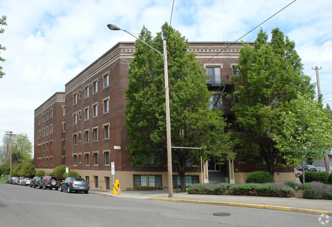 253 N Broadway, Portland, OR 97227