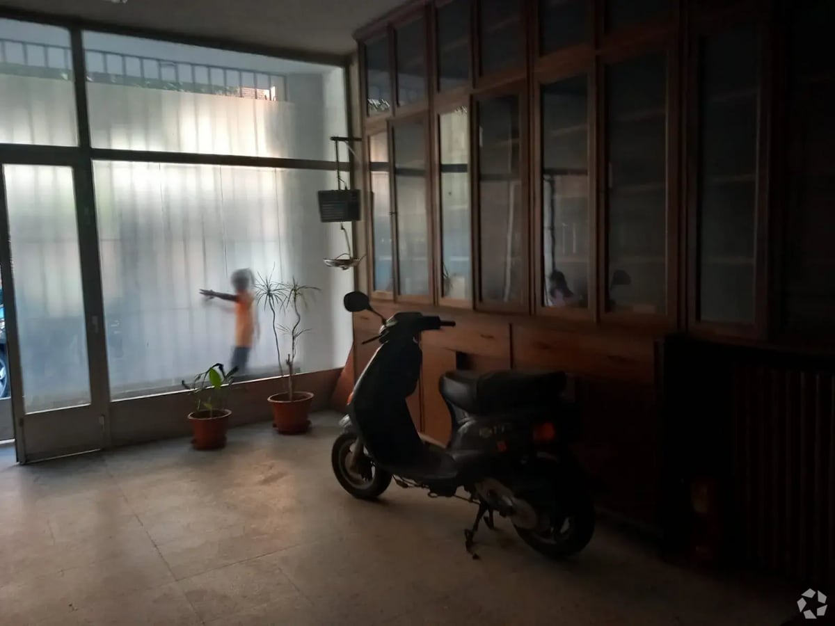 Madrid, MAD 28002 - Unit Puerta 02, Esc. 1 -  - Interior Photo - Image 1 of 10