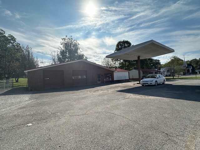 269 S Main St, Lobelville, TN for sale Building Photo- Image 1 of 16