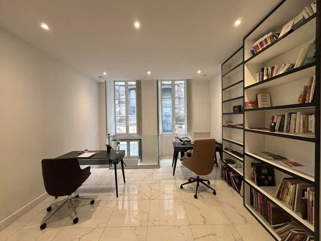 Office in Bordeaux for sale Interior Photo- Image 1 of 11