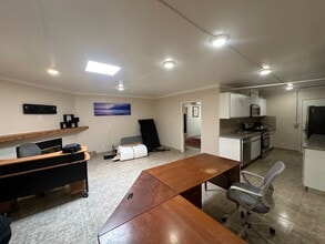 7304 Canby Ave, Reseda, CA for lease Interior Photo- Image 2 of 7