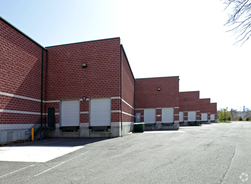 801 Penhorn Ave, Secaucus, NJ for lease - Building Photo - Image 3 of 6