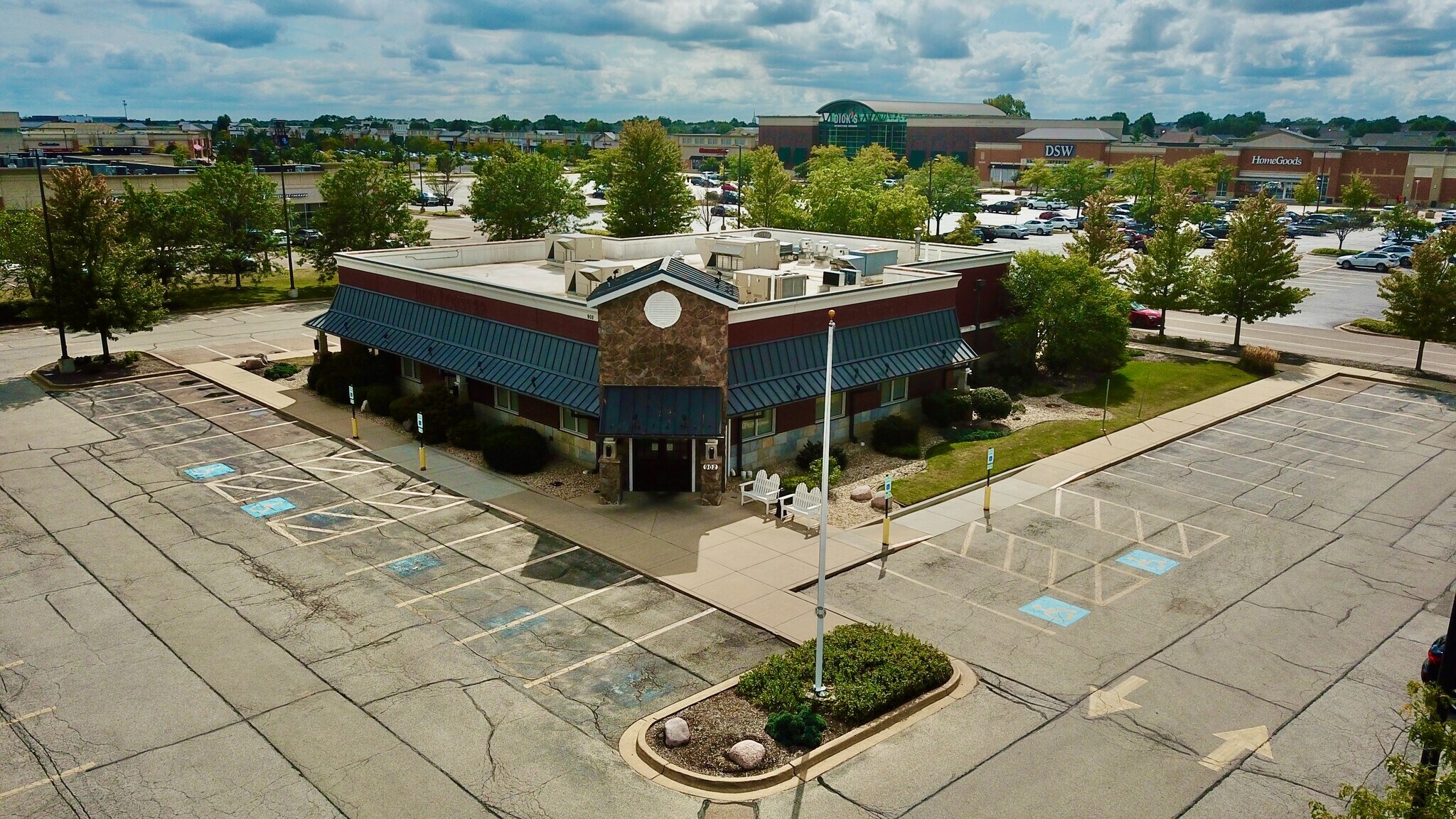 902 Commons Dr, Geneva, IL for sale Building Photo- Image 1 of 7