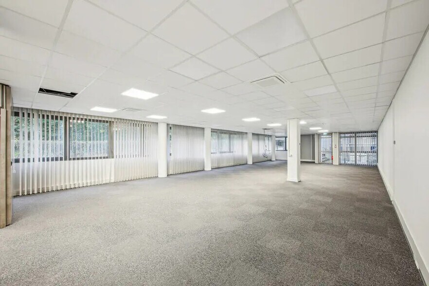 Office in Orsay for sale - Building Photo - Image 3 of 12