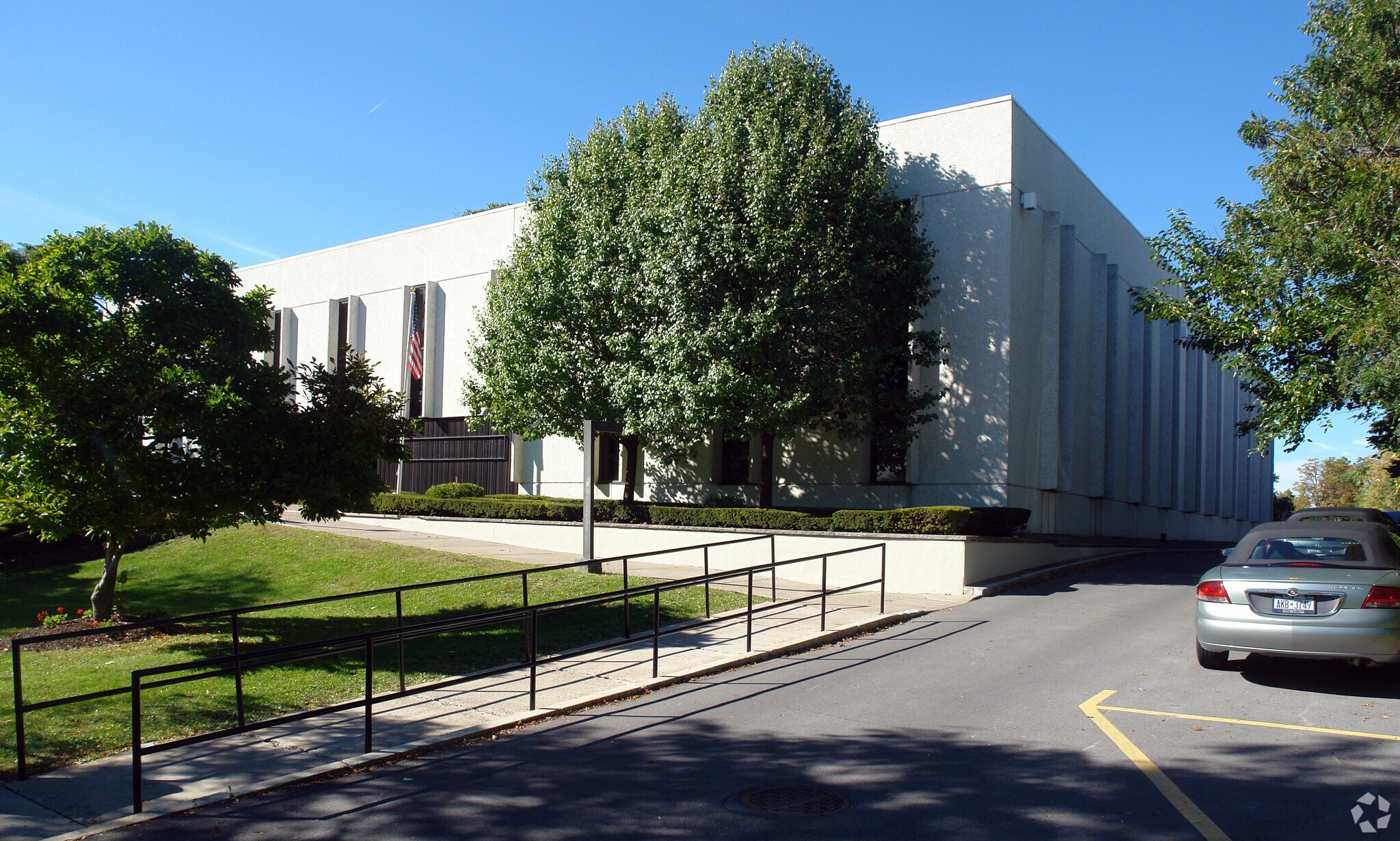 935 James St, Syracuse, NY for sale Primary Photo- Image 1 of 1