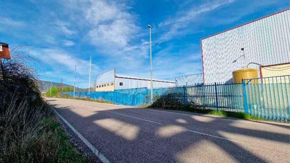 Industrial in Congosto for sale - Building Photo - Image 3 of 7