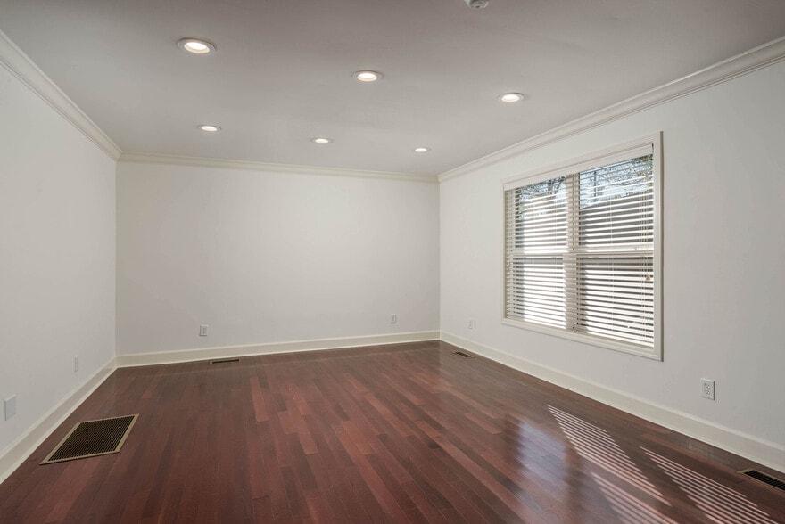 515 Hargrove Rd E, Tuscaloosa, AL for lease - Interior Photo - Image 3 of 26