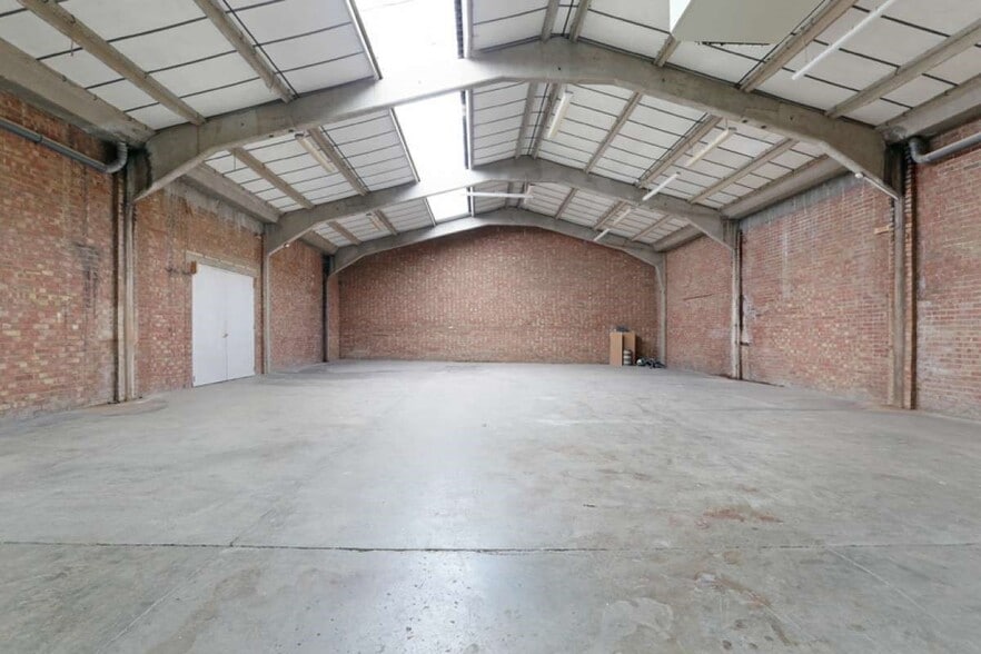 28-30 St Andrews Rd, London for lease - Building Photo - Image 3 of 5