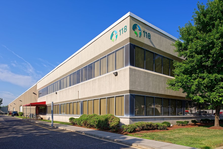 118 Moonachie Ave, Carlstadt, NJ 07072