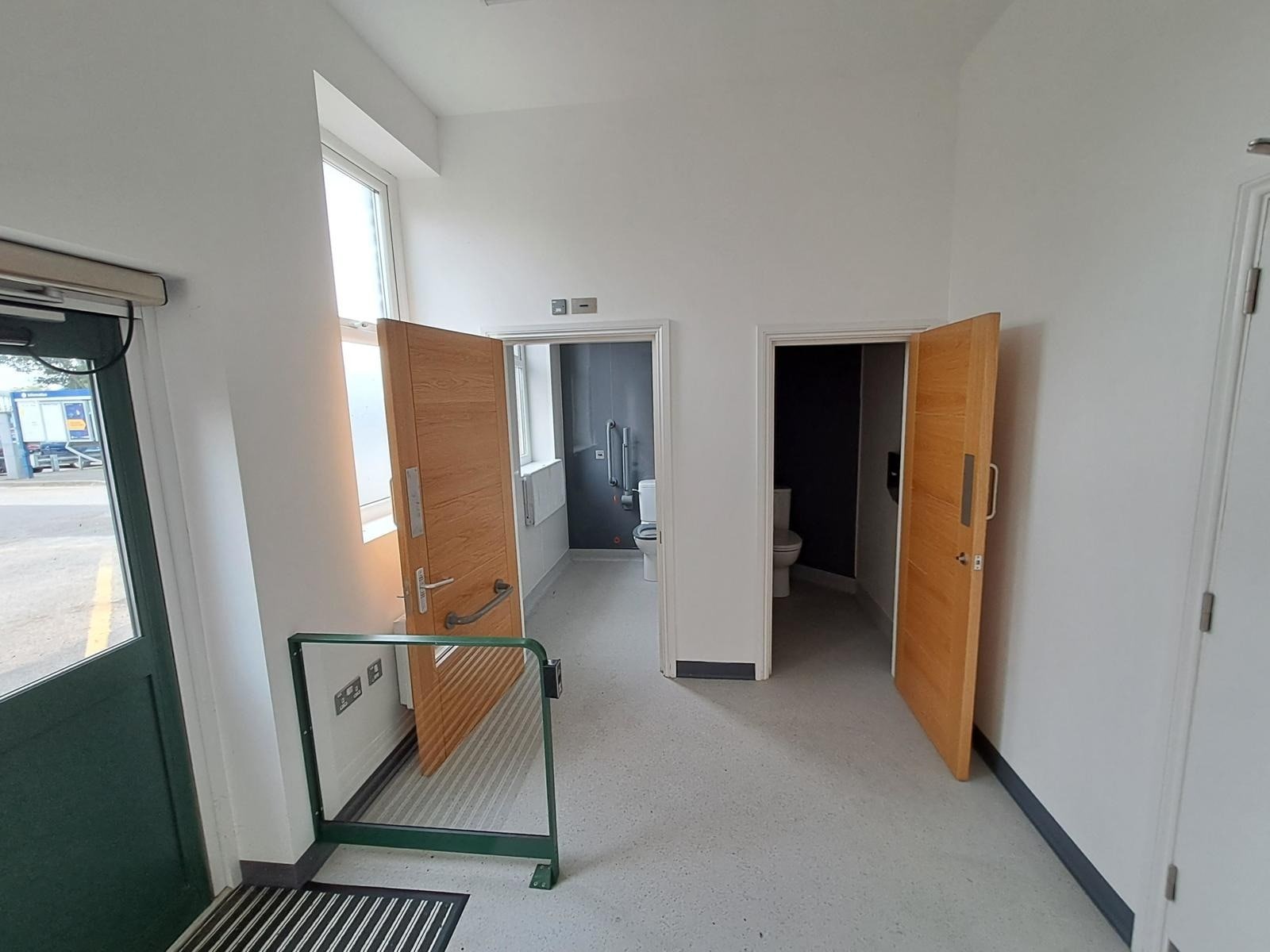 Station Brow, Leyland for lease Interior Photo- Image 1 of 2