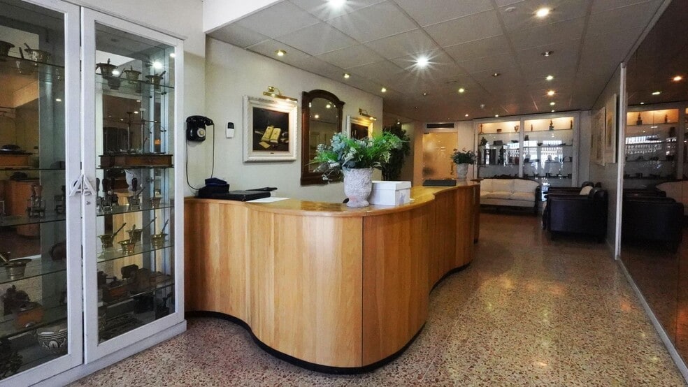 Multifamily in Barberà del Vallès, Barcelona for sale - Lobby - Image 1 of 3