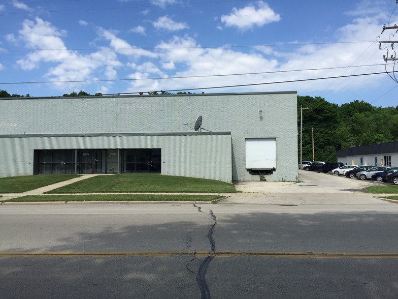 2093 S 116th St, West Allis, WI for lease - Building Photo - Image 2 of 2