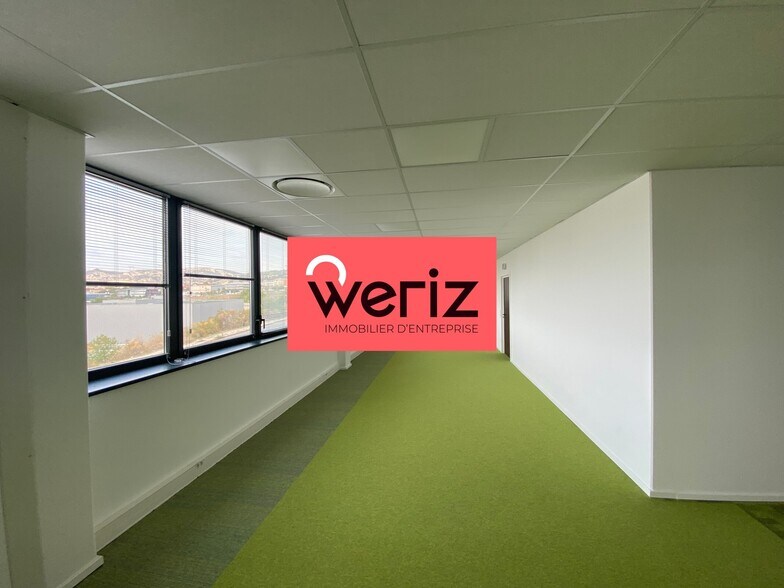 Office in Marseille for lease - Building Photo - Image 2 of 12