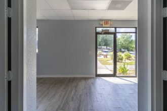 305 Skyline Dr, Lady Lake, FL for lease Interior Photo- Image 2 of 7