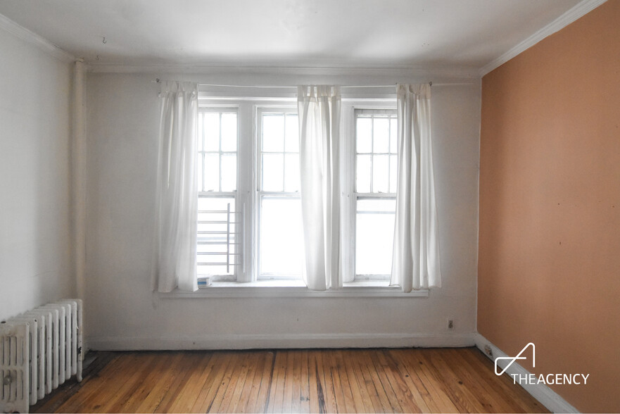 234 Powers Street, Brooklyn, NY for sale - Interior Photo - Image 3 of 40