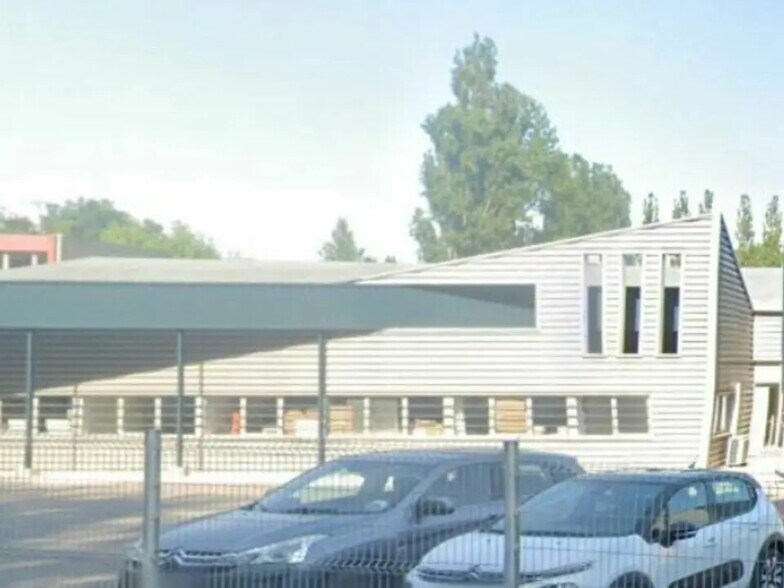 Industrial in Bethoncourt for lease - Building Photo - Image 3 of 3