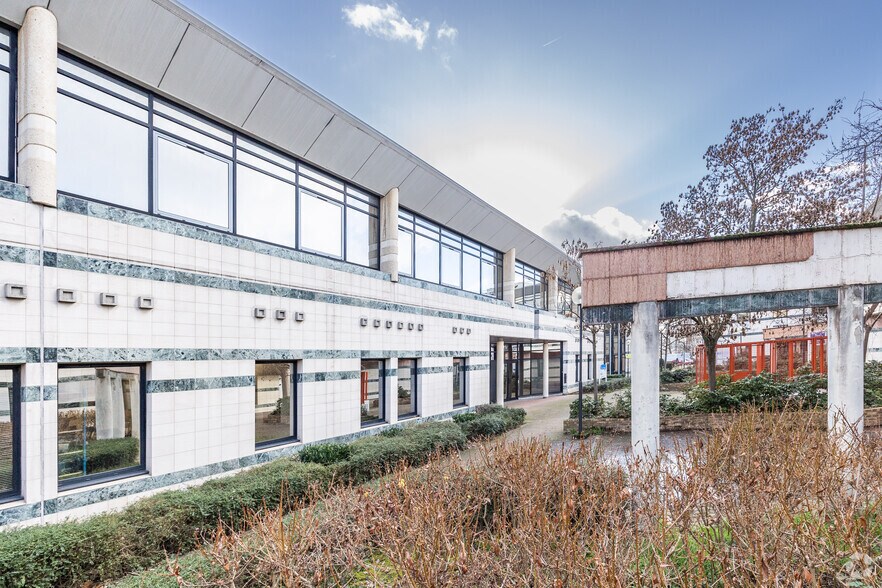 3 Place Du Village, Gennevilliers for sale - Building Photo - Image 2 of 6