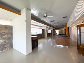 100-139 S Palm Canyon Dr, Palm Springs, CA for lease Interior Photo- Image 2 of 7