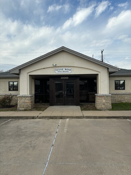 400 W Avenue B, Rosebud, TX for lease - Primary Photo - Image 1 of 1