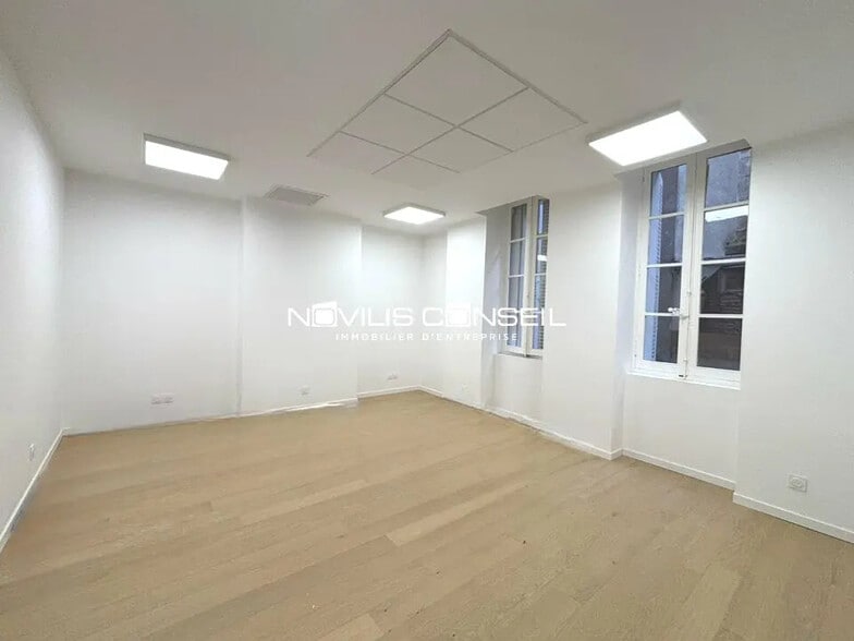 Office in Toulouse for lease - Interior Photo - Image 3 of 7