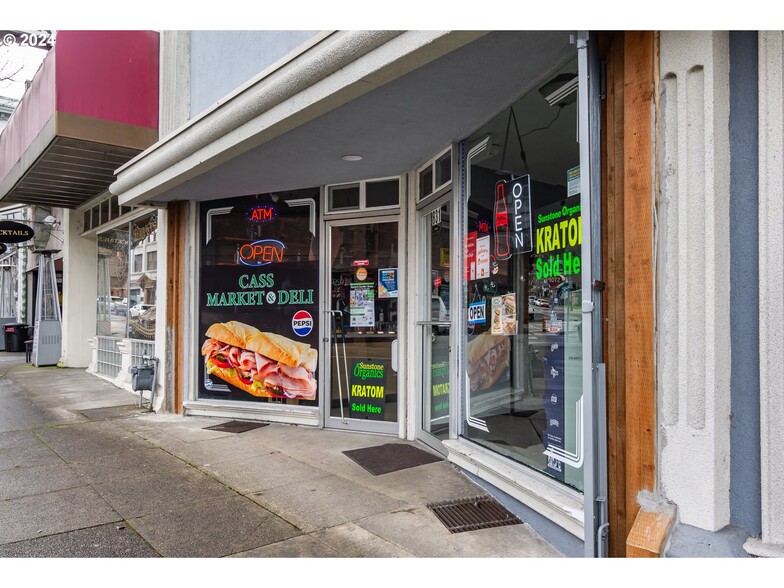 831 SE Cass Ave, Roseburg, OR for sale - Building Photo - Image 3 of 32