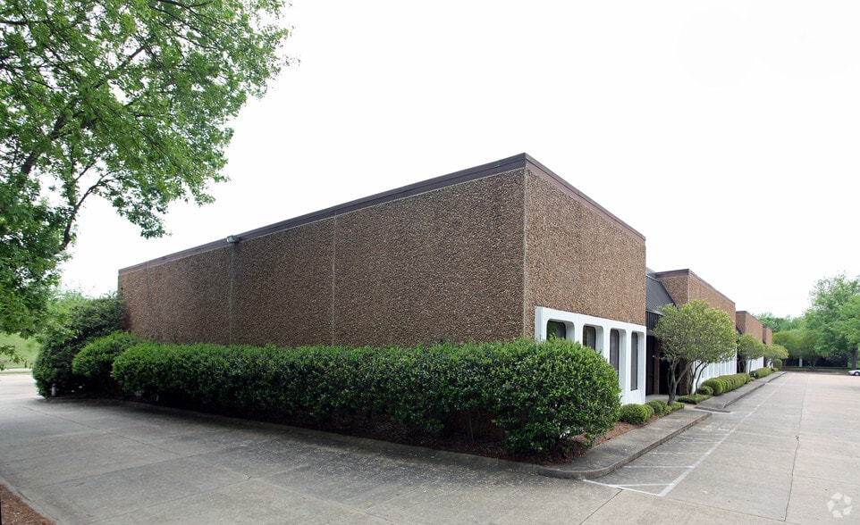 3 Old River Pl, Jackson, MS for lease - Building Photo - Image 2 of 5