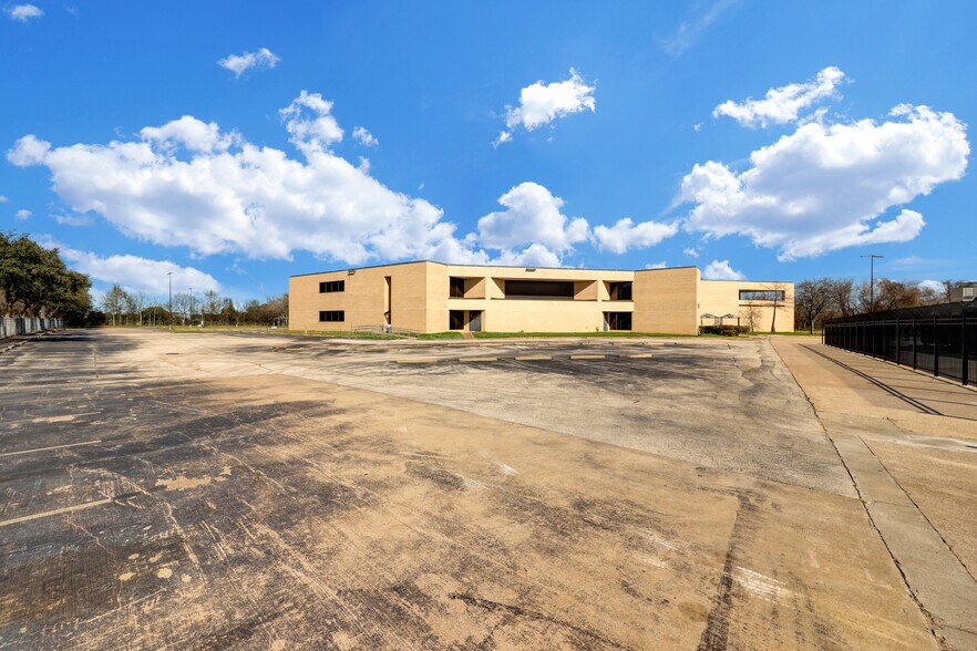 7638 Spring Cypress Rd, Spring, TX 77379 Office for Sale