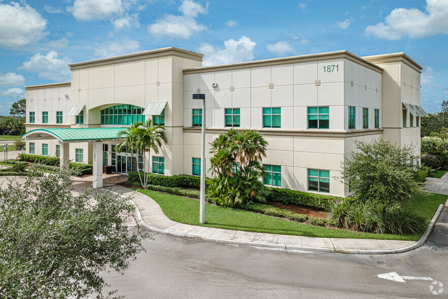 1871 SE Tiffany Ave, Port Saint Lucie, FL for lease - Primary Photo - Image 1 of 7