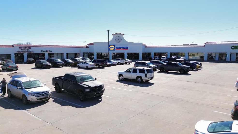 800-828 W Edmond Rd, Edmond, OK for lease - Building Photo - Image 1 of 10