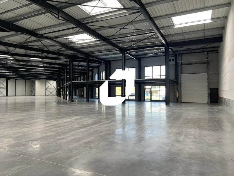 Rond Point, Bondues for lease - Interior Photo - Image 2 of 9