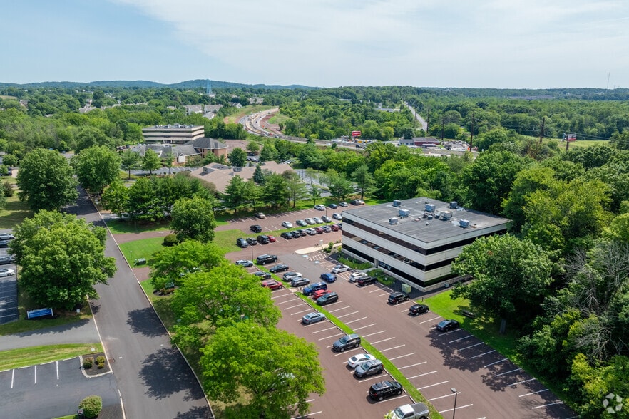 1610 Medical Dr, Pottstown, PA for lease - Building Photo - Image 2 of 13