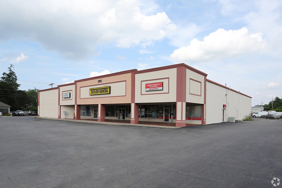 205 North Ave, ster, NY 14580