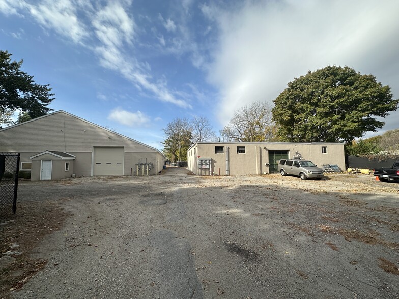 380 Grove Ave, Patchogue, NY for lease - Building Photo - Image 2 of 4