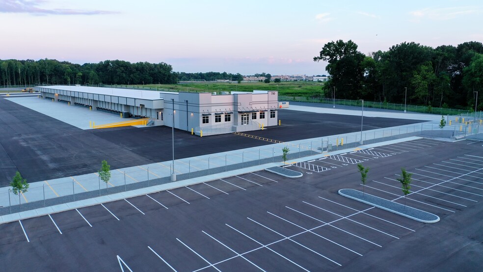 790 Burnett rd, Old Hickory, TN for lease - Primary Photo - Image 1 of 5