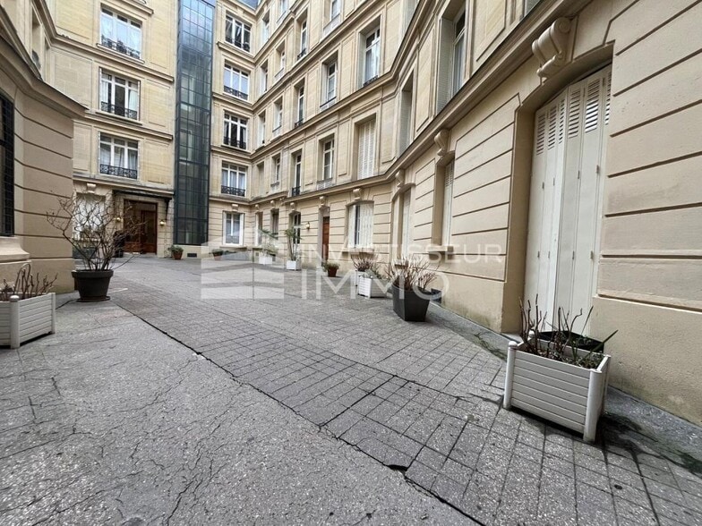 Retail in Paris for lease - Building Photo - Image 3 of 10