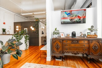 327 11th Ave N, Saint Petersburg, FL for lease Interior Photo- Image 2 of 8