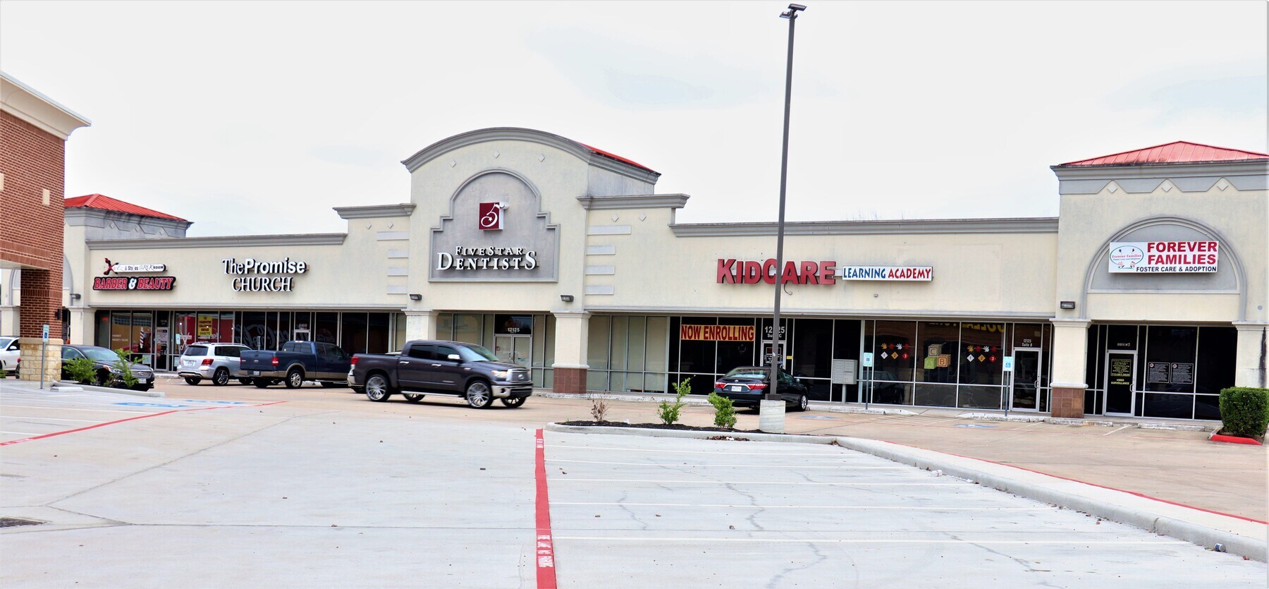 12125 S Highway 6, Fresno, TX 77545