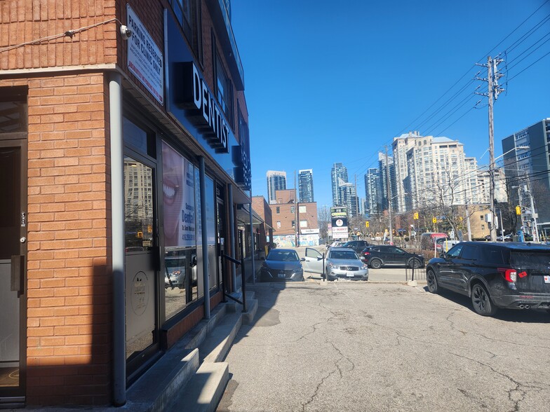 2334 Lake Shore Blvd W, Toronto, ON for sale - Building Photo - Image 2 of 4