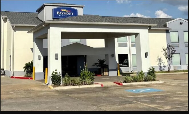 107 E Frontage Rd, Iowa, LA for sale Primary Photo- Image 1 of 2